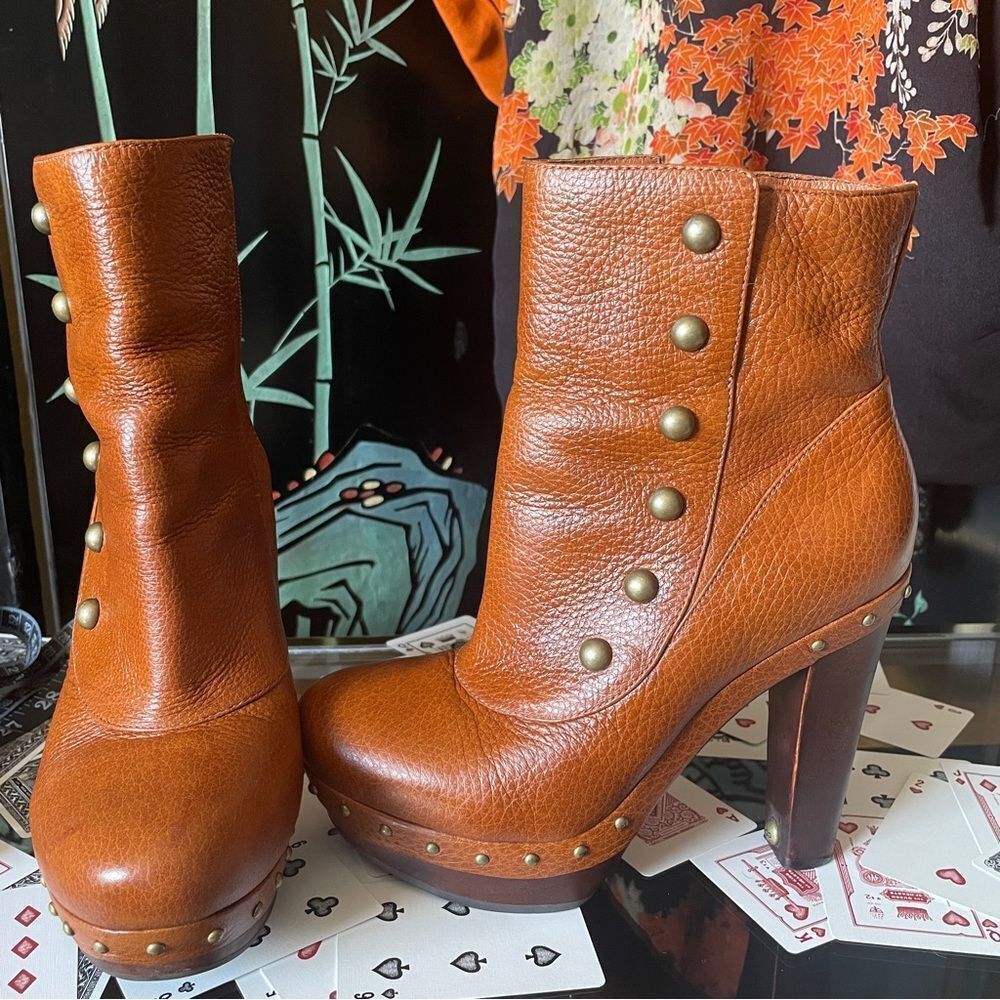 ♥️ UGG AUSTRALIA COSIMA CHESTNUT BROWN LEATHER PLATFORM Studded HEEL
BOOTS 8.5 - Picture 12 of 16